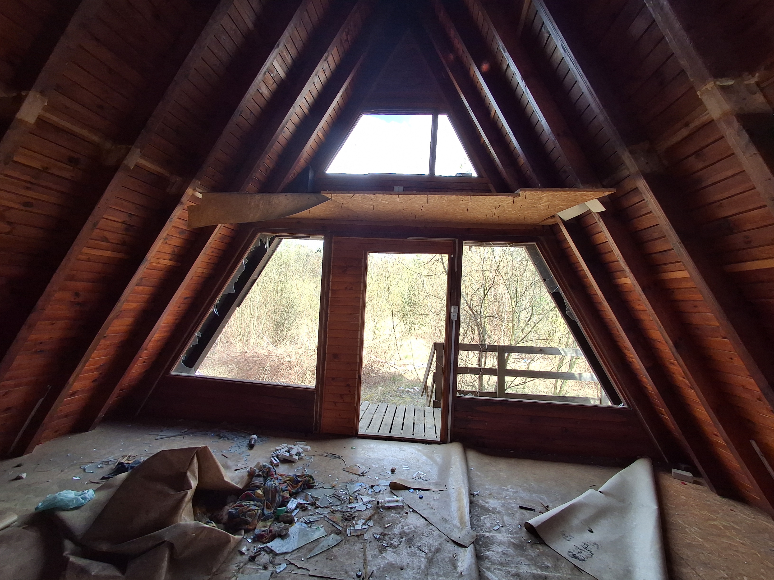 Źródło α – widok na całą długość krokwi